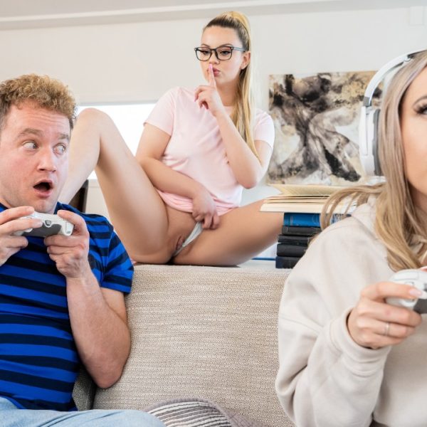 Hot Nerd Cucks Gamer Girlfriend