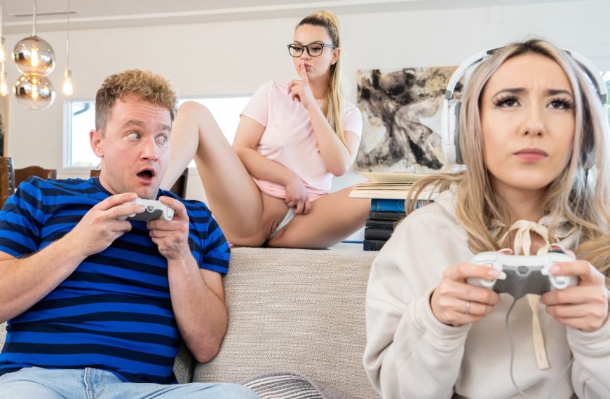 Hot Nerd Cucks Gamer Girlfriend