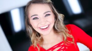 Amateur Allure Introduces Mia Kay Giving a Blowjob