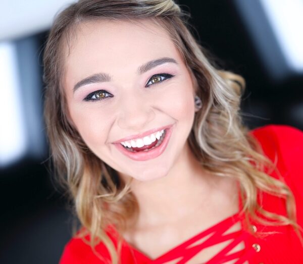 Amateur Allure Introduces Mia Kay Giving a Blowjob