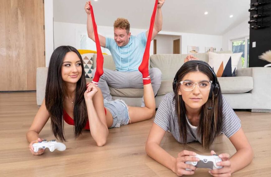 Fucking Gamer Roomie'S Bf