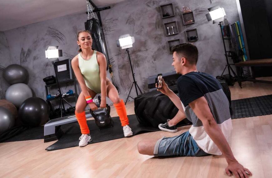 Influencer Fucks Big Dick In Gym