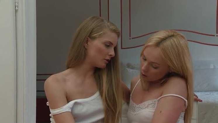 Lina Napoli and Cayenne Klein Are Dishwater Blondes