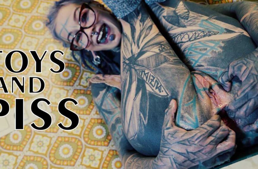 Anal Gapes And Piss On Books And Toys