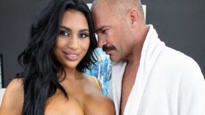 Tall And Busty Babe Ariana Starr Is Fucking Live