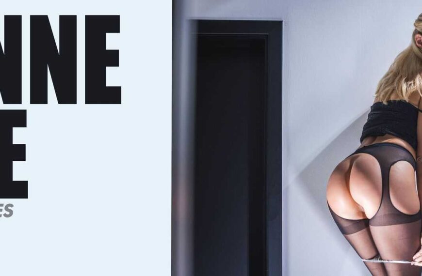 Leanne Lace Crotchless Tights Addicted