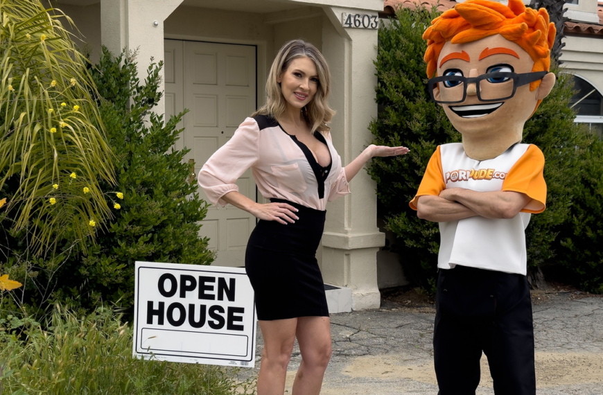 Gigi Dior Shows Porn Dude More Than Just a House