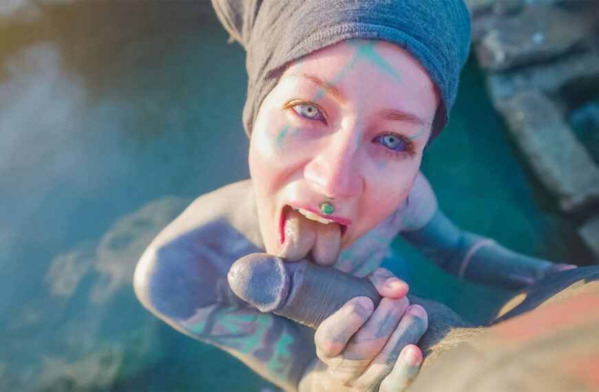 Anuskatzz Cums In Water