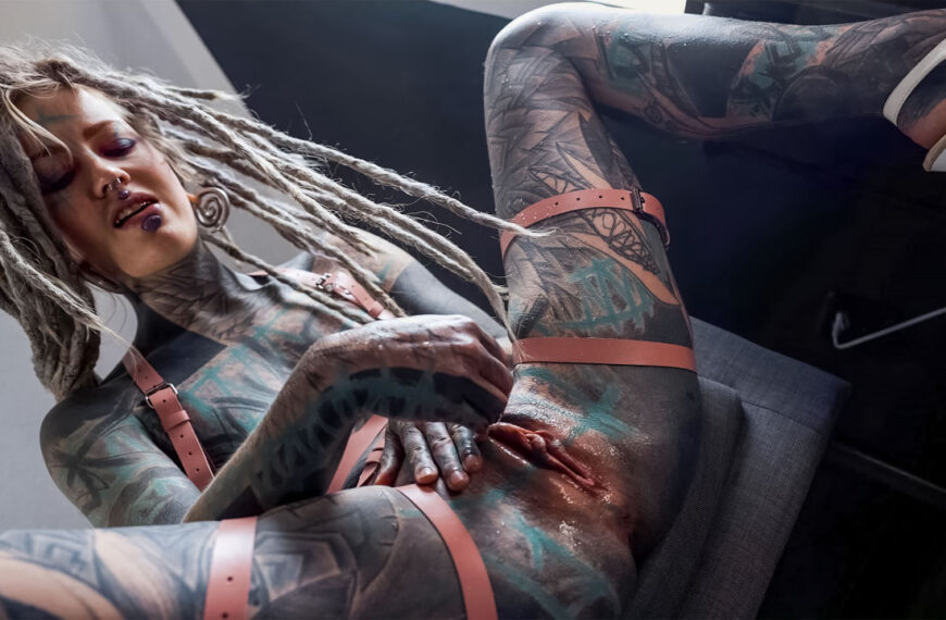 Big Squirt From Tattoo Girl In High Heels