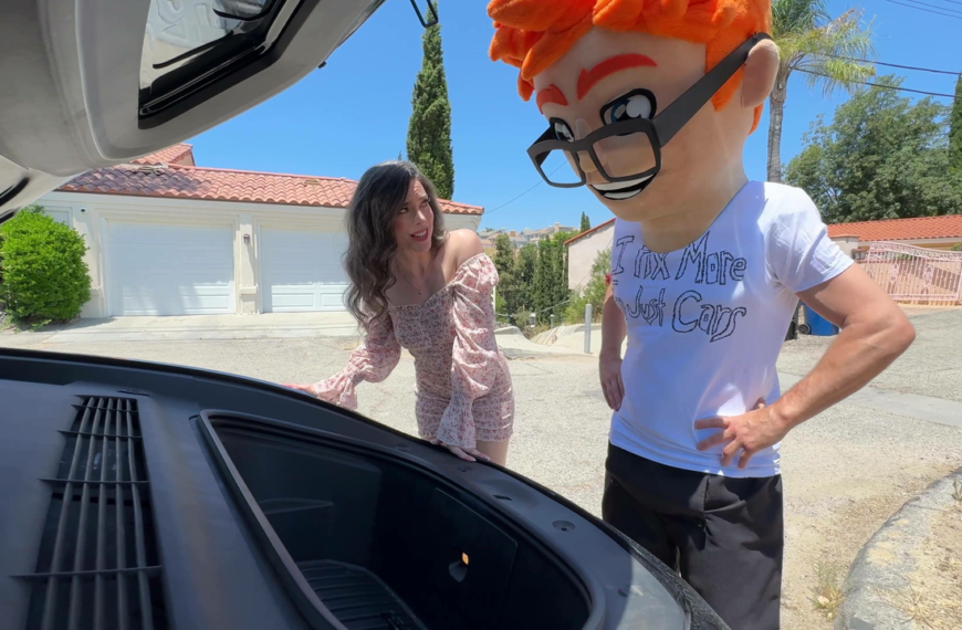 Nicole Emma Vaunt Gets a Fill Up from Porn Dude