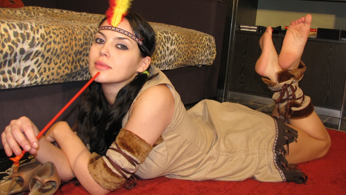 Sexy Diana Dressed In An Indian Cosplay Costume And Nude Legs