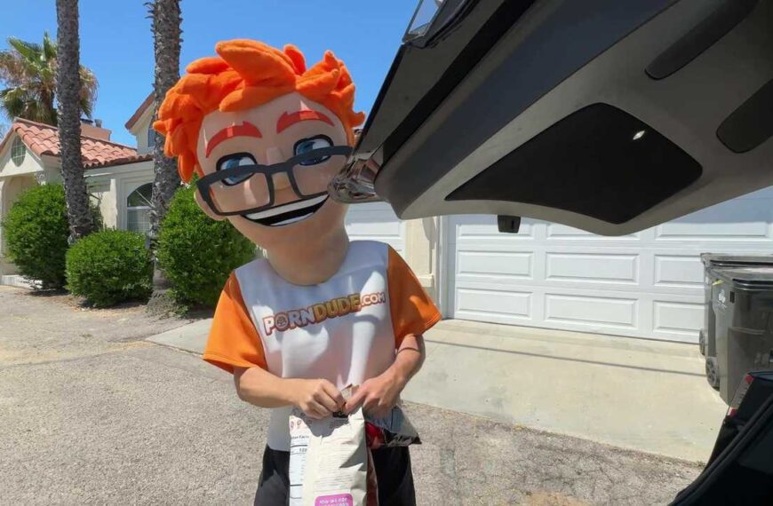 Daisy Pheonix Calls Porn Dude For Some Big Easy Dick