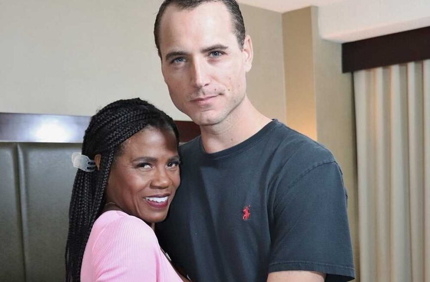 Stepmom's Hotel Hookup