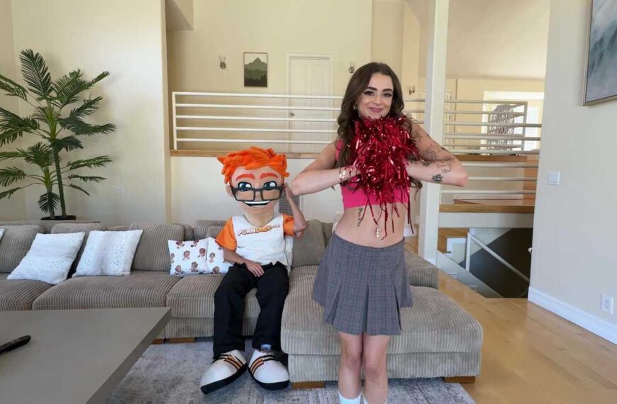 Nikki Nicole Shows Porn Dude Her Cheer Routine