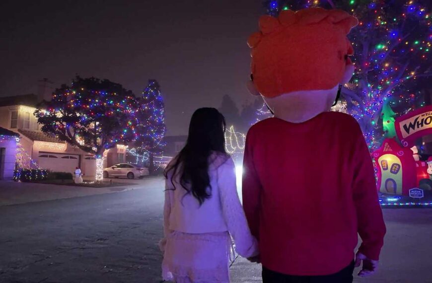 Lulu Chu Gets Into The XxxMas Spirit With Porn Dude