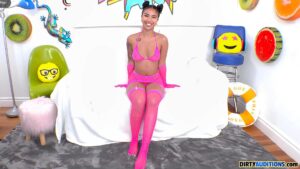 Ameena Greets You With Her Pussy