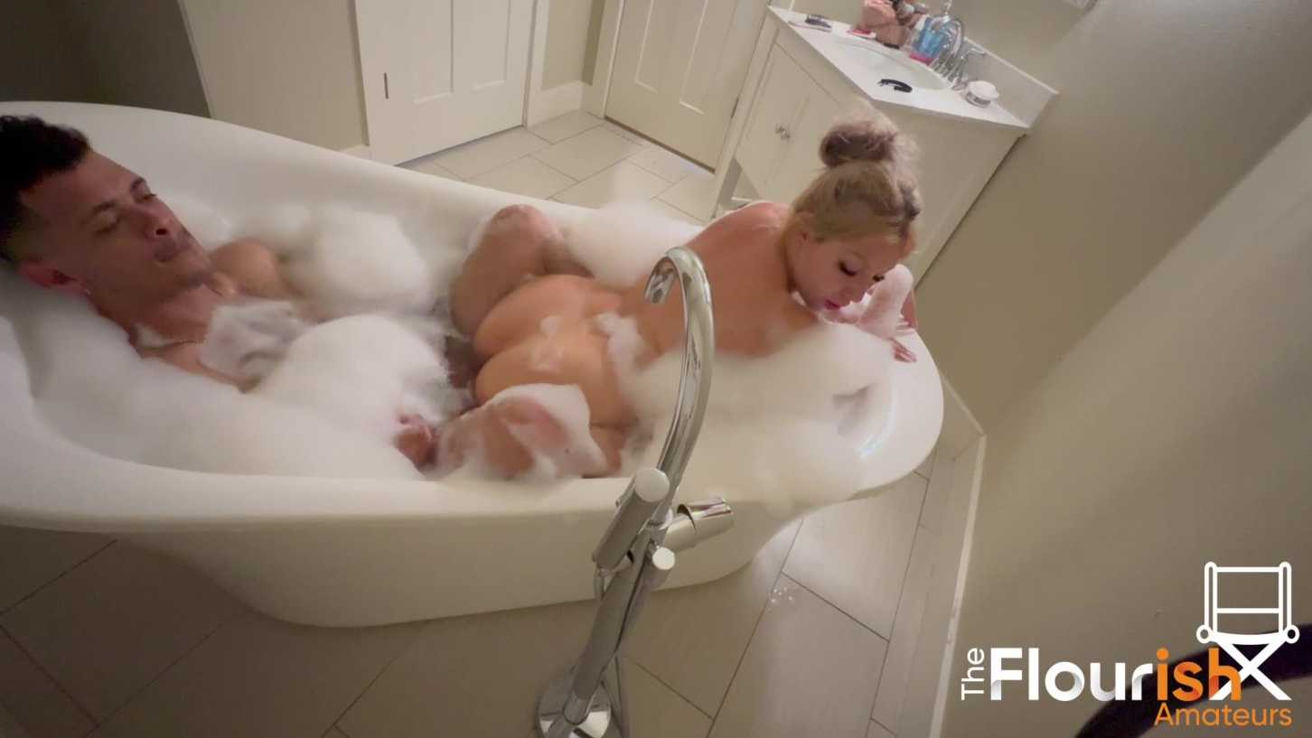 Bubble Bath Time With Veronica Cruz And Dexxx Blue