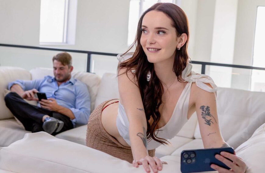 Chloe Foxxe Rides Boss' Cock For A Raise