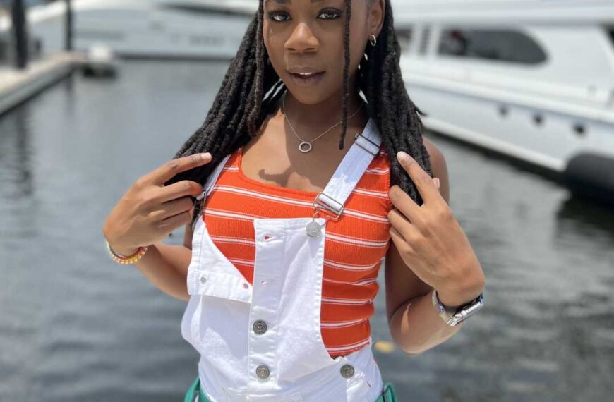 Hazel Knows How To Flirt