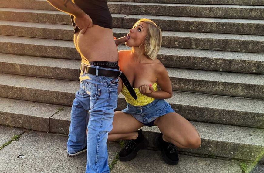 Naughty Intermezzo At The Siegessäule In Berlin