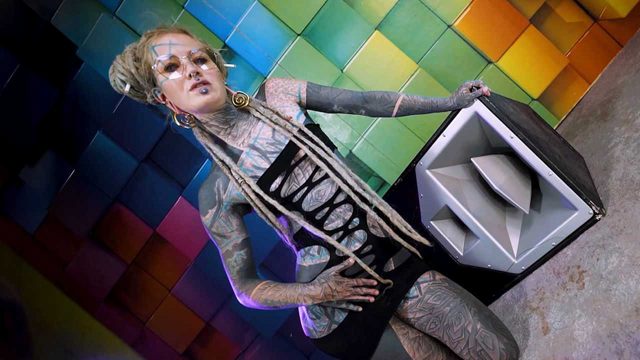Tattooed Goddess Teases With Tech And Tie