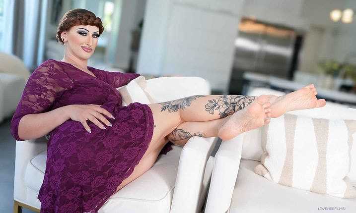 Joi Foot Tease With Avalon Mira As Doris