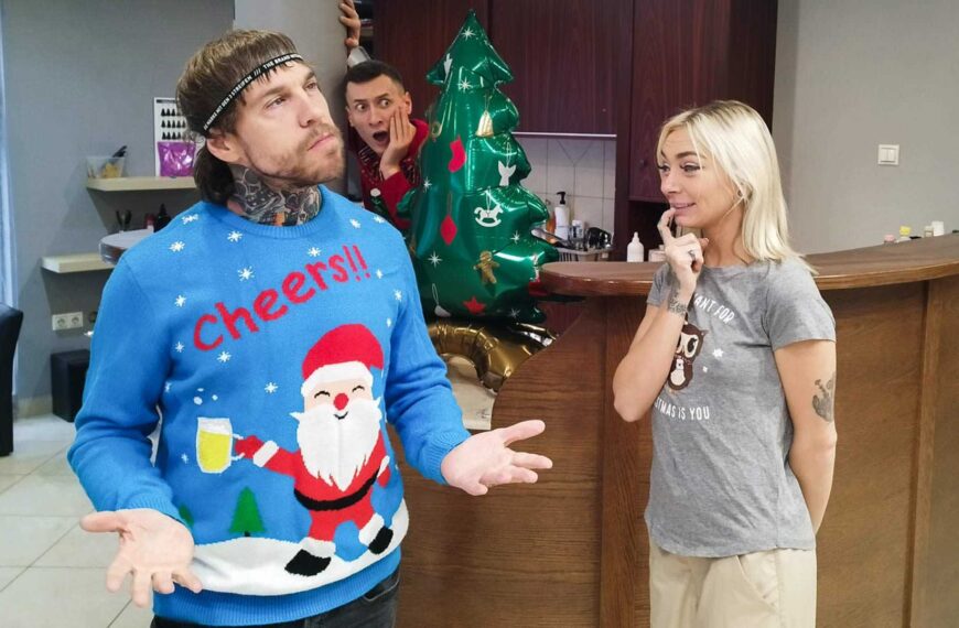 Boyfriend Catches Chloe Temple Cheating On Christmas