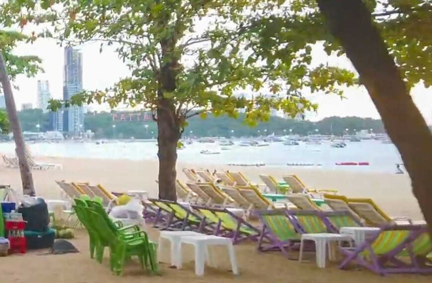 Pattaya Christmas Eve At Beach