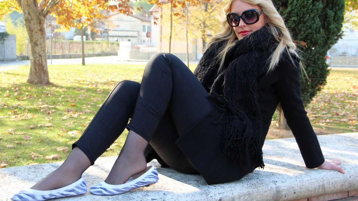 Dollface Christelle Showing Off Her Nyloned Feet Outdoors