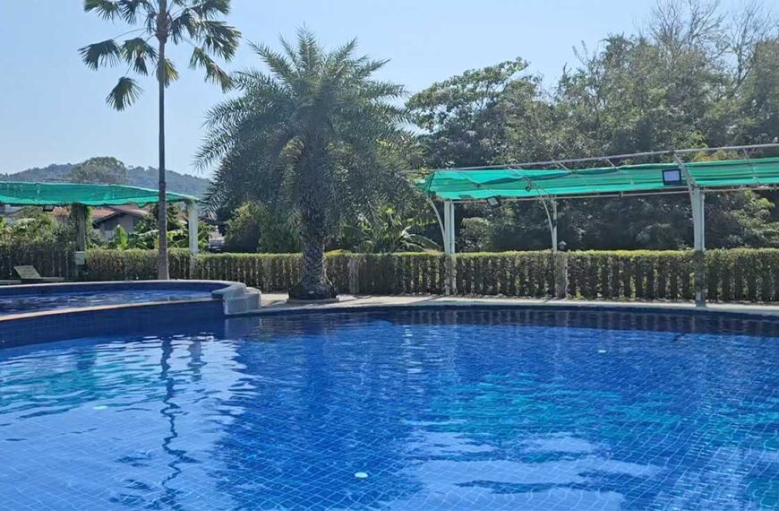 Bangkok Swimming Pool At New Hotel