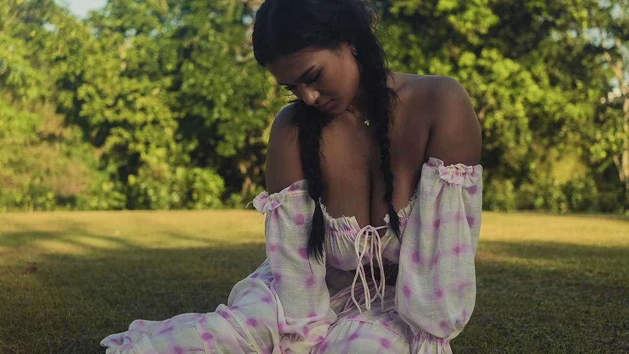 Sanktor 202 Topless Busty Native American In Sri Lanka