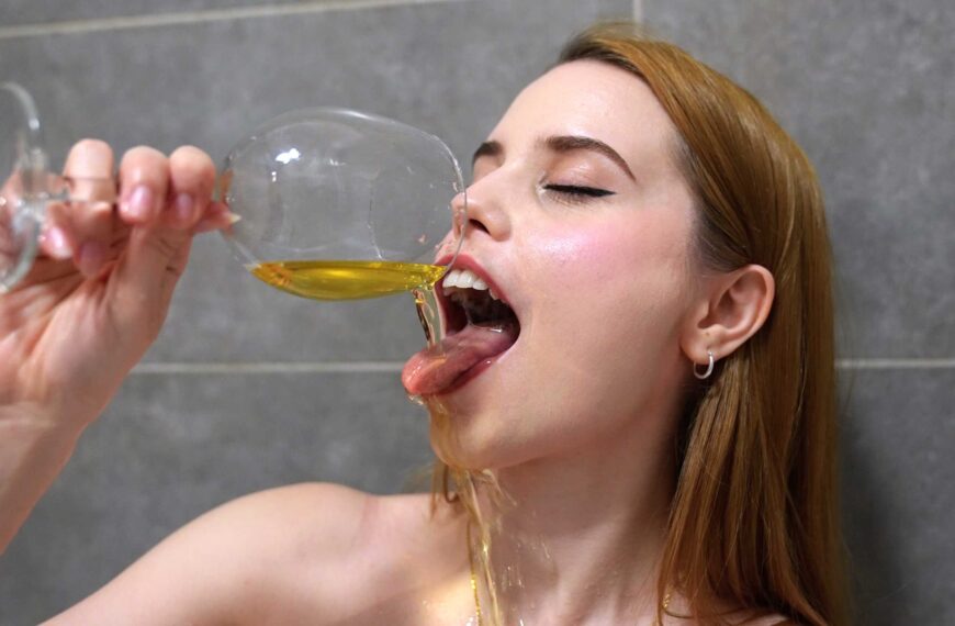 Yellow Juice In My Mouth! Golden Shower!