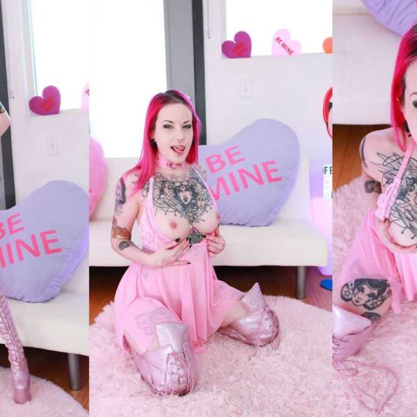 Lady Lazurus is at Topwebmodels